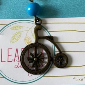 Cute old fashioned tricycle necklace with 18” chain